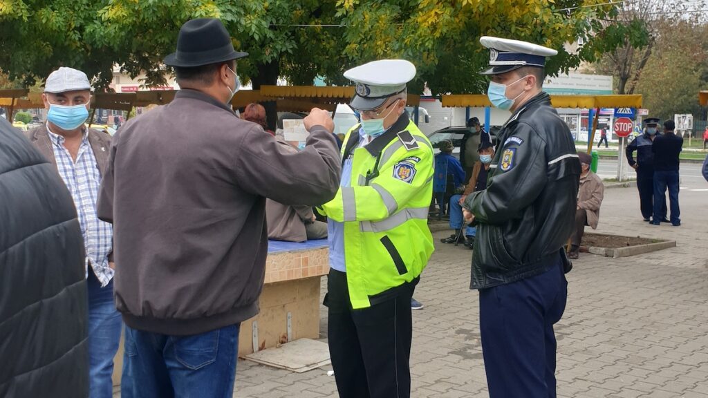 Polițiștii au controlat respectarea măsurilor de prevenire a răspândirii COVID-19. FOTO IPJ Călărași