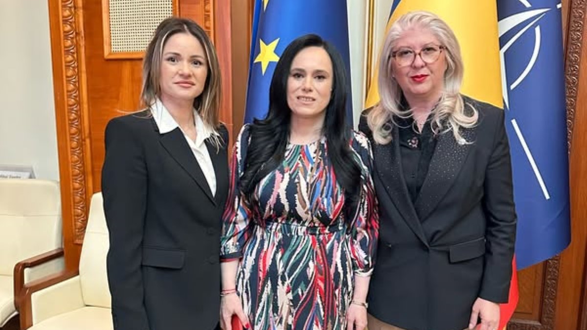 Primarul Georgiana Teodorescu, Simona Bucura Oprescu și senatoarea Daniela Mihai. FOTO OFSD Călărași