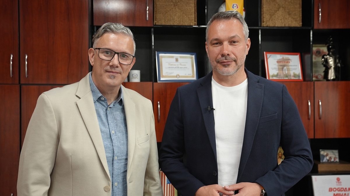 Jurnalistul Adrian Boioglu și Bogdan Cristian Mihai, vicepreședintele CJ Călărași. FOTO Mitică Raftu