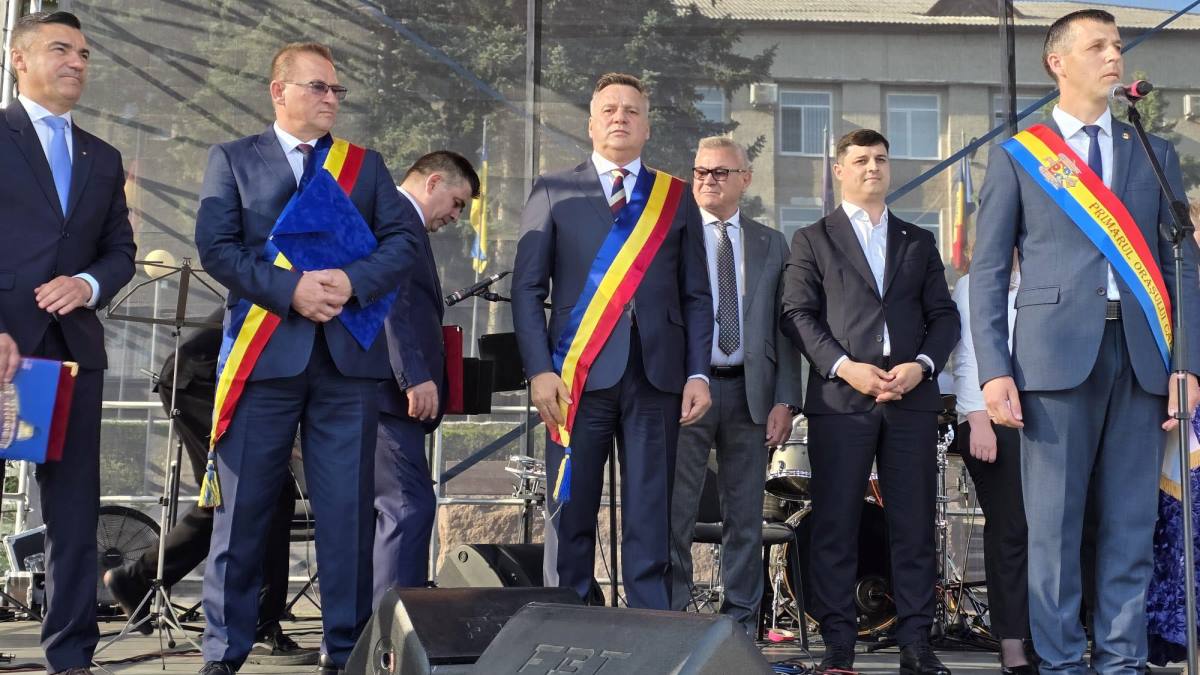 Vasile Iliuță și Marius Dulce, la evenimentul aniversar din Republica Moldova. FOTO Facebook CJ Călărași