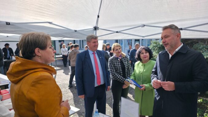 Vicepreședintele CJ Călărași, social-democratul Bogdan Mihai, de vorbă cu angajatorii. FOTO Consiliul Județean Călărași
