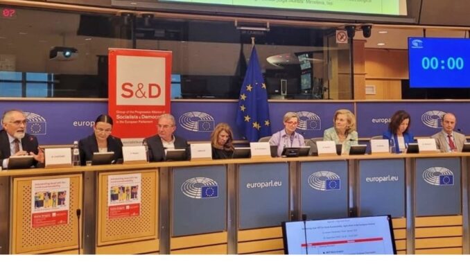 conferinta la parlamentul european Secretarul de stat Violeta Mușat la conferința „Promovarea învățământului tehnologic dual pentru dezvoltarea economică rurală: Agricultura în context european” la Parlamentul European. FOTO Facebook Violeta Mușat