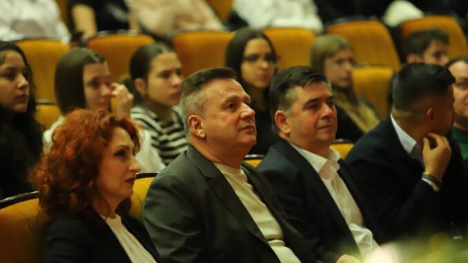 Vasile Iliuță, la conferința "Youth Mode: ON". FOTO VI