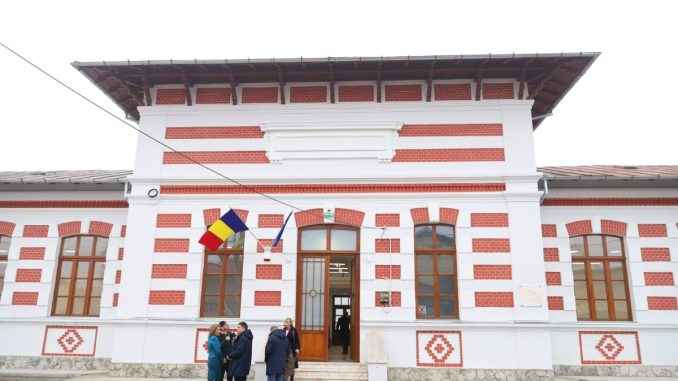 Școala Gimnazială Carol I – Școala nr. 4 Țopescu din Municipiul Călărași a fost reabilitată energetic. Consiliul Județean Călărași își reafirmă sprijinul pentru investițiile în educație. FOTO Facebook/Vasile Iliuță