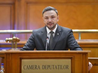 Dragoș Coman, din partea AUR Călărași, poziție de la tribuna Camerei Deputaților. FOTO Facebook/Dragoș Coman